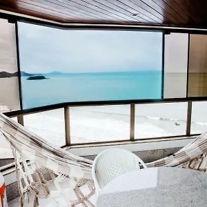 Apto Frente Mar Bal Camboriu Pe Na Areia Churrasqueira Carvao Na Sacada Fantastica E Encantadora Vista Mar Apartamento Balneário Camboriú